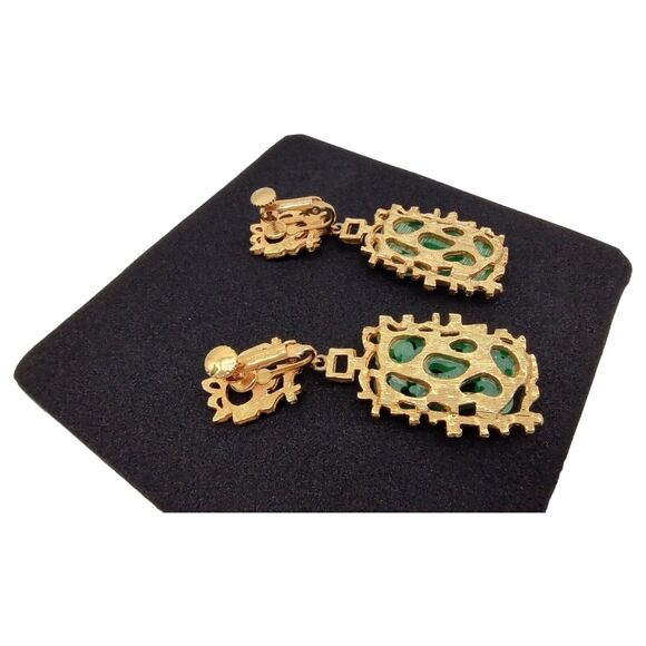 Large Vintage VENDOME Gold Tone Asian Inspired Green Carved Brooch & Earring Set - Picture 7 of 14